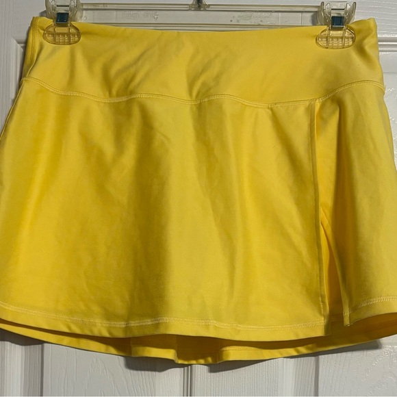 Sale! Savage X Fenty Yellow Women's Skort - Picture 4 of 5